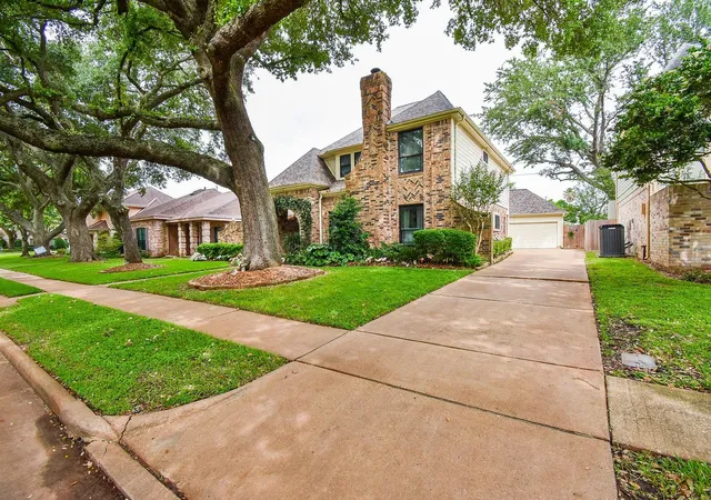 Photo 3 of Single family home for sale at 1023 Cardinal Ave, Sugar Land, TX 77478 | MLS# 14088011 | Listing updated on 2026-09-09