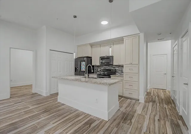 4th image of 300Th St Joseph Pkwy, Houston, TX 77002