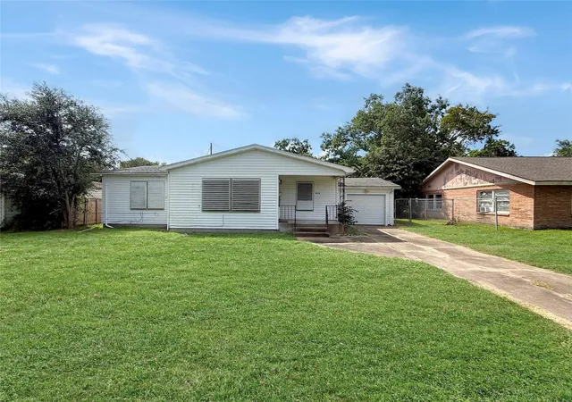 1st image of 613 22nd Ave N, Texas City, TX 77590 | MLS# 90366984