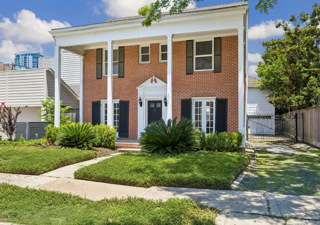 Photo 2 of Single family home for sale at 2230 Sul Ross St, Houston, TX 77098 | MLS# 91290871 | Listing updated on 2026-09-06