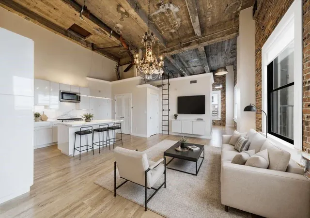 Photo 2 of Condo for sale at 915 Franklin St #9I, Houston, TX 77002 | MLS# 64411920 | Listing updated on 2026-09-03
