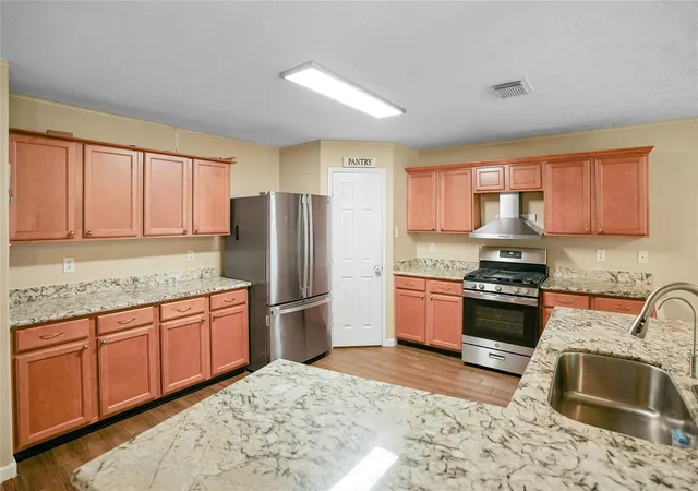5th image of 1006 Stillgate Ct Ct, Spring, TX 77373 | MLS# 76477589
