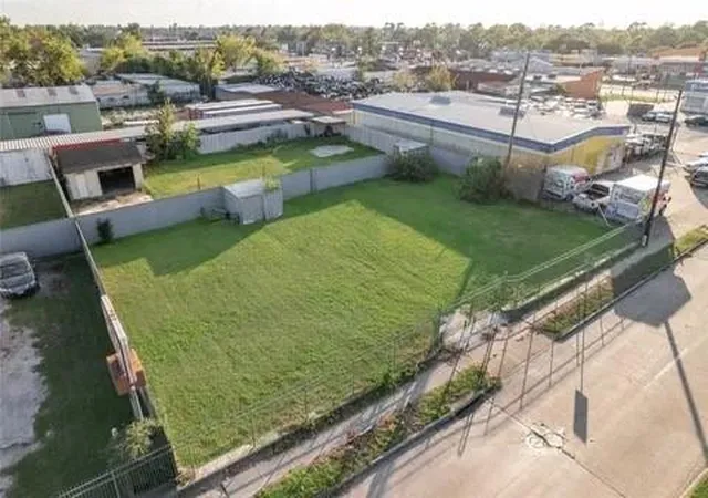 Photo 1 of Land for sale at 7811 Hammerly Blvd, Houston, TX 77055 | MLS# 31848652 | Listing updated on 2026-05-31