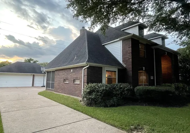 2nd image of 2202 Plantation Bend Dr, Sugar Land, TX 77478 | MLS# 60489320