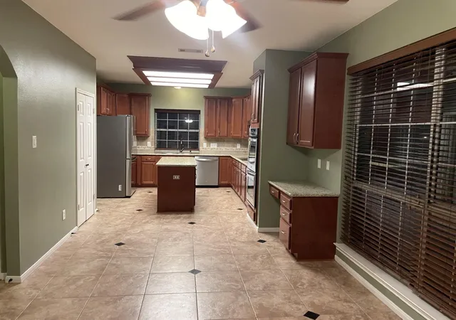 3rd image of 2202 Plantation Bend Dr, Sugar Land, TX 77478 | MLS# 60489320
