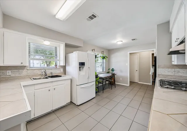 5th image of 5811 Spruce Forest Dr, Houston, TX 77092 | MLS# 50633979