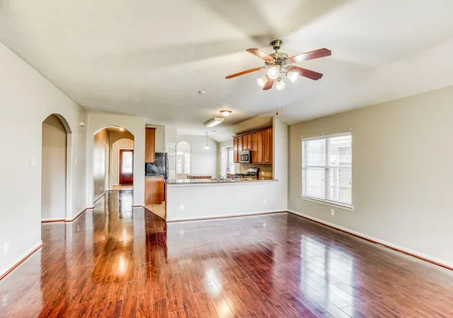 4th image of 856 Grassy Knoll Trl, La Marque, TX 77568 | MLS# 56143220