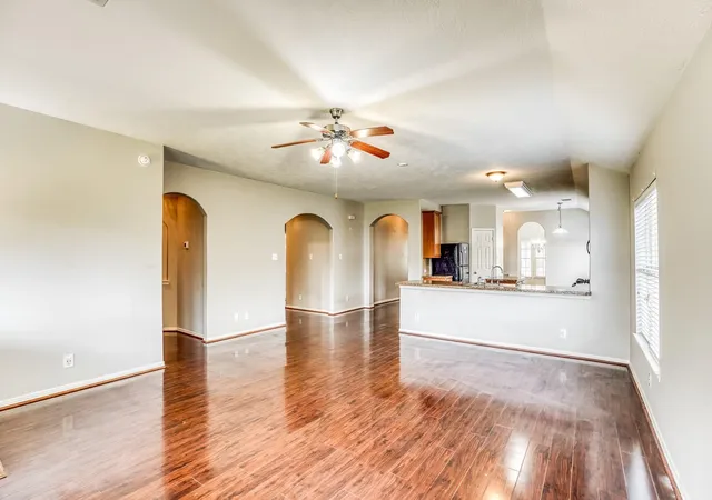 5th image of 856 Grassy Knoll Trl, La Marque, TX 77568 | MLS# 56143220