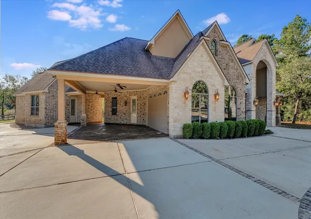 Photo 3 of Single family home for sale at 8071 Stacy Diane Dr, Montgomery, TX 77316 | MLS# 11925862 | Listing updated on 2026-07-27