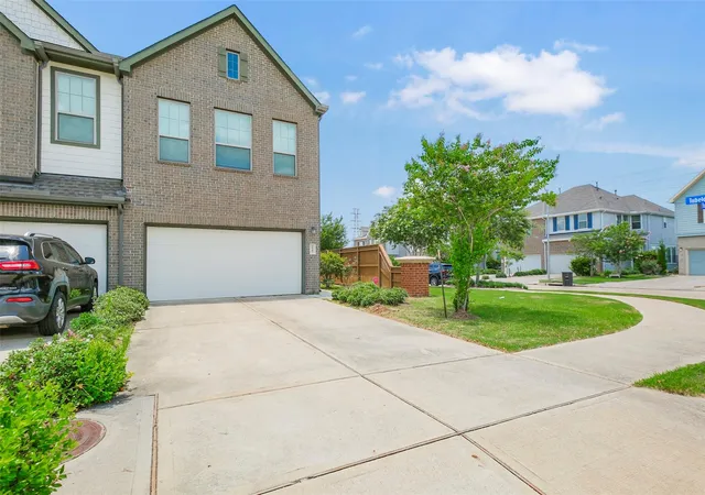 Photo 1 of Townhouse for sale at 2547 Bordelon Ln, Missouri City, TX 77459 | MLS# 41374802 | Listing updated on 2026-08-25