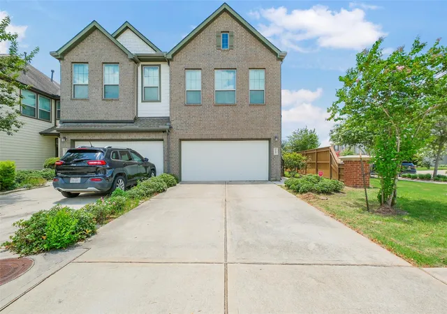Photo 2 of Townhouse for sale at 2547 Bordelon Ln, Missouri City, TX 77459 | MLS# 41374802 | Listing updated on 2026-08-25