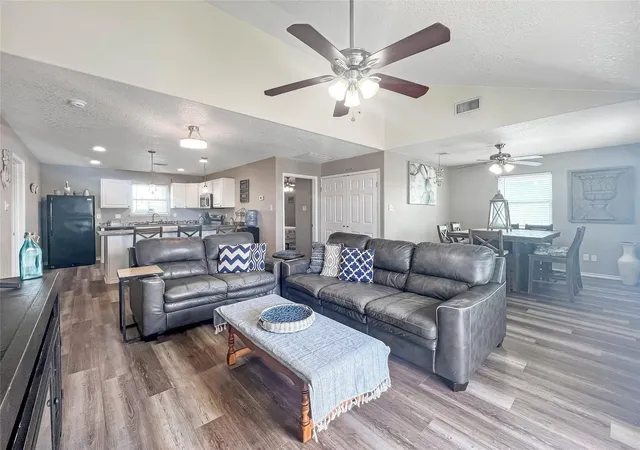 4th image of 81 Santar Loop, Freeport, TX 77541 | MLS# 59308539