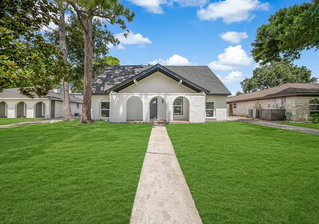 Photo 1 of Sale Pending at 10511 Sagepine Ln, Houston, TX 77089 | MLS# 26169322 | Listing updated on 2026-09-15