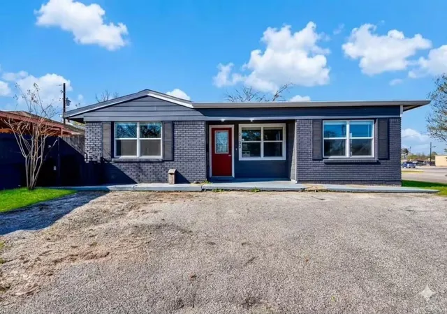 Photo 1 of Single family home for sale at 2102 Dewberry Ln, Pasadena, TX 77502 | MLS# 48200967 | Listing updated on 2026-09-11
