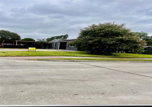 Photo 2 of Single family home for sale at 2102 Dewberry Ln, Pasadena, TX 77502 | MLS# 48200967 | Listing updated on 2026-09-11