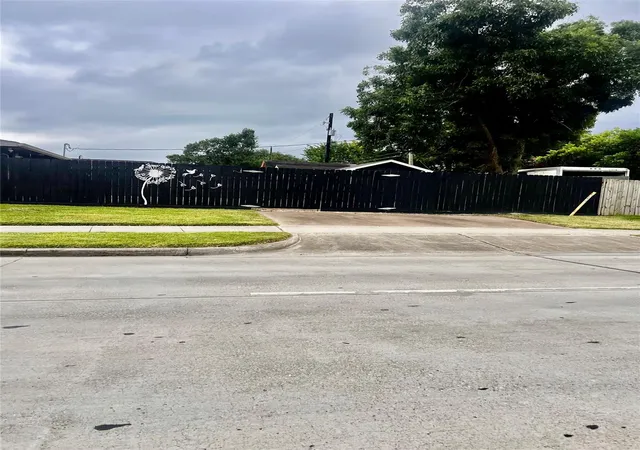 Photo 3 of Single family home for sale at 2102 Dewberry Ln, Pasadena, TX 77502 | MLS# 48200967 | Listing updated on 2026-09-11