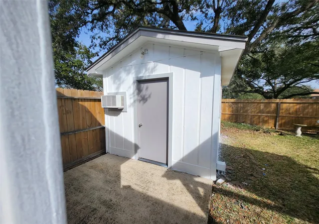 39th image of 8403 Mullins Dr, Houston, TX 77096 | MLS# 65296300