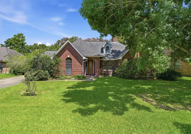 1st image of 1013 Glenshannon Ave, Friendswood, TX 77546 | MLS# 49191164