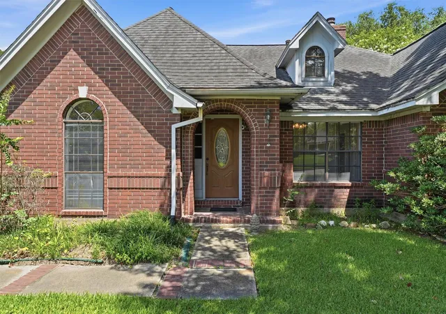2nd image of 1013 Glenshannon Ave, Friendswood, TX 77546 | MLS# 49191164
