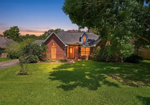 32nd image of 1013 Glenshannon Ave, Friendswood, TX 77546 | MLS# 49191164