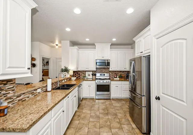 3rd image of 235 Wentworth Dr, West Columbia, TX 77486 | MLS# 17867829