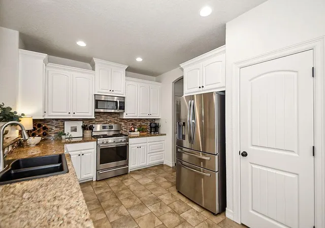 4th image of 235 Wentworth Dr, West Columbia, TX 77486 | MLS# 17867829
