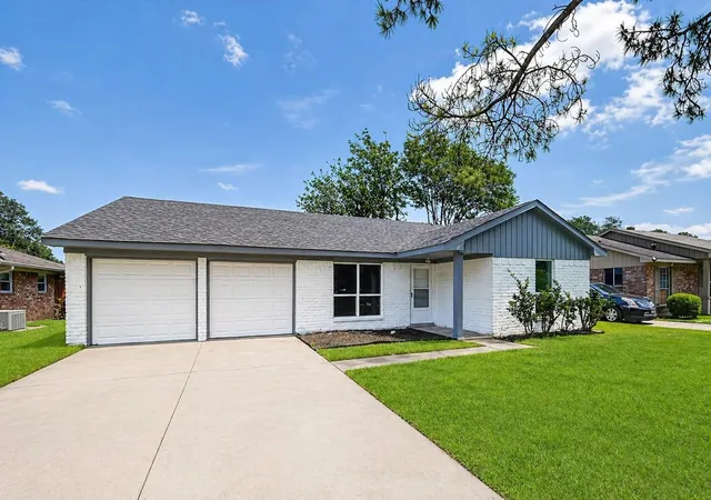 Homes for sale in Houston, TX | 12614 Hunting Brook Dr, Houston, TX 77099 | MLS# 30007211