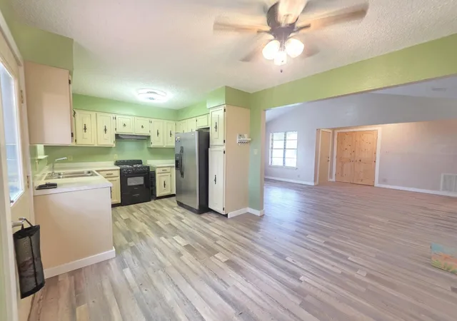 3rd image of 2207 Gontier Dr, Bay City, TX 77414 | MLS# 31723811