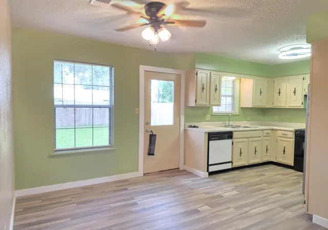 4th image of 2207 Gontier Dr, Bay City, TX 77414 | MLS# 31723811