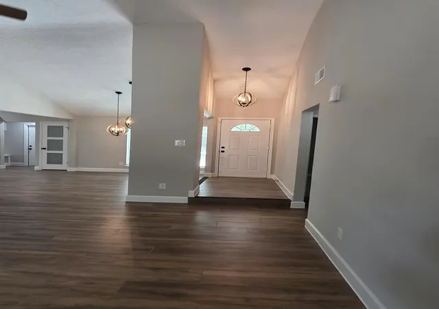 3rd image of 8 N Brook Pebble Ct, The Woodlands, TX 77380 | MLS# 81333546