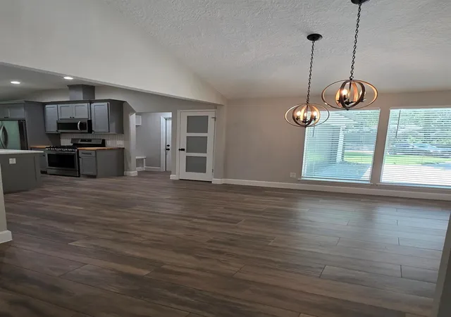 5th image of 8 N Brook Pebble Ct, The Woodlands, TX 77380 | MLS# 81333546