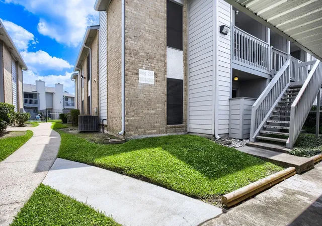 2nd image of 260 El Dorado Blvd, Webster, TX 77598
