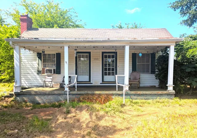 Homes for sale in San Augustine, TX | 303 E Livingston St, San Augustine, TX 75972 | MLS# 27082940