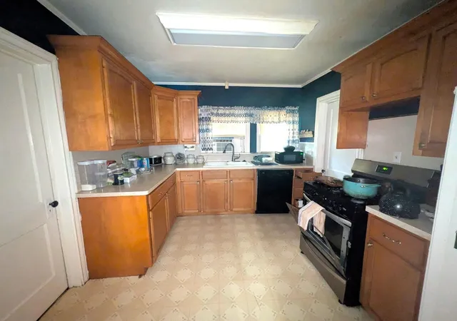 4th image of 303 E Livingston St, San Augustine, TX 75972 | MLS# 27082940