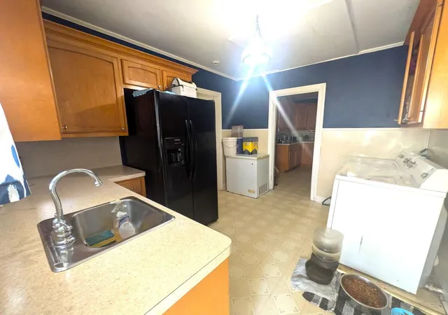 5th image of 303 E Livingston St, San Augustine, TX 75972 | MLS# 27082940