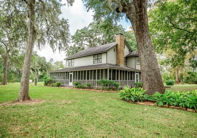 3rd image of 464 River Rd, Angleton, TX 77515 | MLS# 4535357
