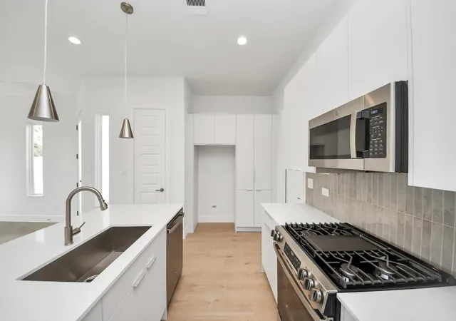 Photo 3 of Single family home for sale at 2222 Via Isa Ln, Houston, TX 77051 | MLS# 4452518 | Listing updated on 2026-09-18
