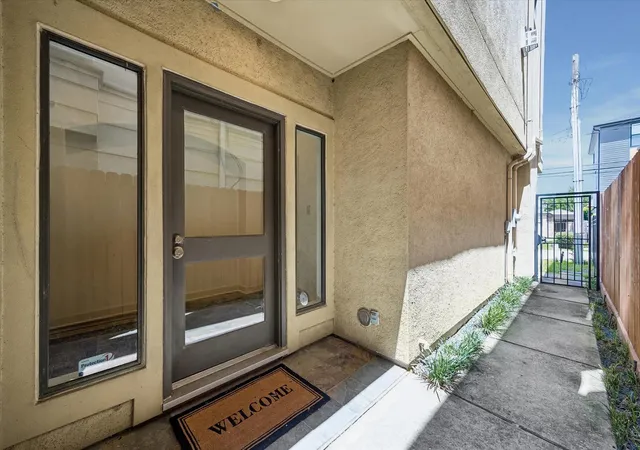 2nd image of 5817 Feagan St, Houston, TX 77007 | MLS# 89001643