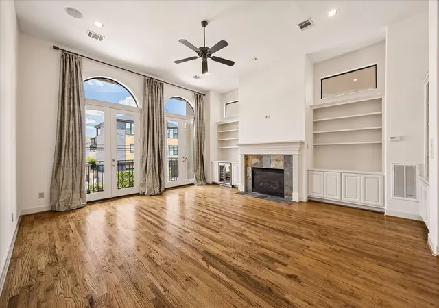 3rd image of 5817 Feagan St, Houston, TX 77007 | MLS# 89001643