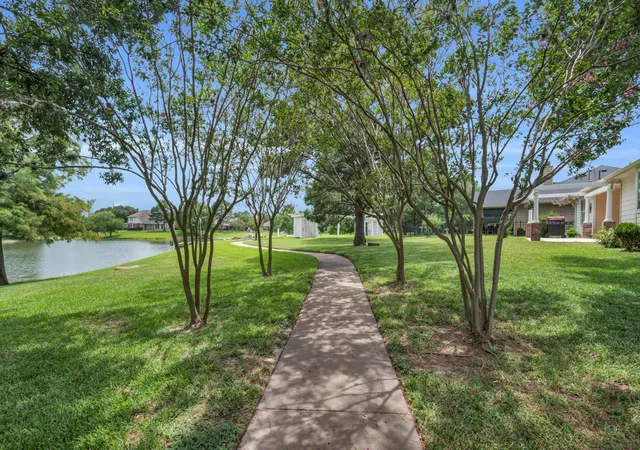 2nd image of 908 Victoria Lakes Dr, Katy, TX 77493 | MLS# 62238774