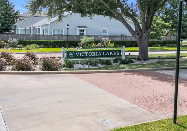 Photo 3 of Single family home for sale at 908 Victoria Lakes Dr, Katy, TX 77493 | MLS# 62238774 | Listing updated on 2026-09-19