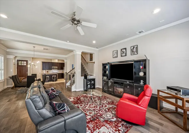 Photo 3 of Single family home for sale at 832b W 26th Street, Houston, TX 77008 | MLS# 30339741 | Listing updated on 2026-09-17