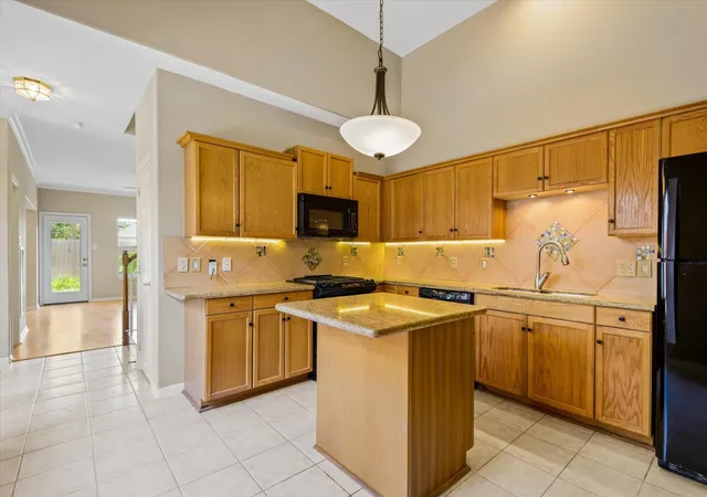 Photo 1 of Sale Pending at 2040 Glencove Dr, Seabrook, TX 77586 | MLS# 98119368 | Listing updated on 2026-08-30