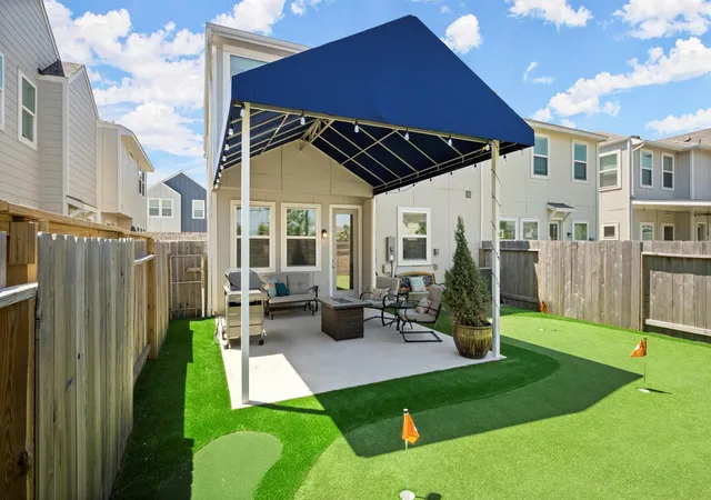 Photo 3 of Single family home for sale at 9904 Smokehouse Silo Ln, Houston, TX 77080 | MLS# 53736001 | Listing updated on 2026-09-20