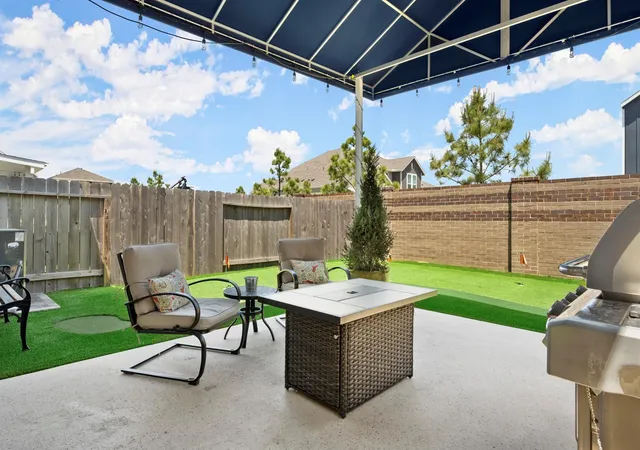 Photo 3 of Single family home for sale at 9904 Smokehouse Silo Ln, Houston, TX 77080 | MLS# 53736001 | Listing updated on 2026-09-20