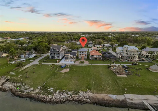 5th image of 2609 Avenue A, Dickinson, TX 77539 | MLS# 81620936