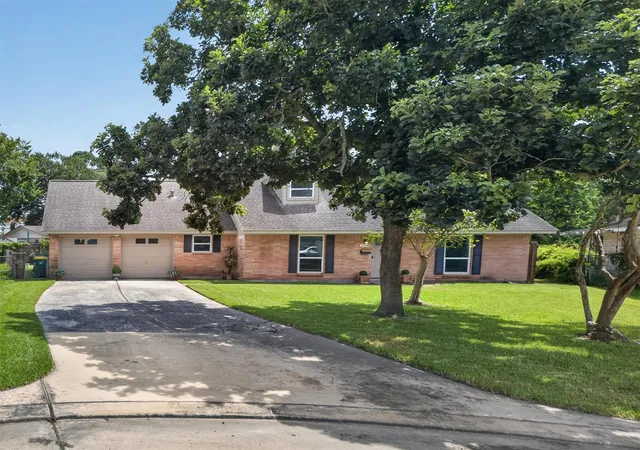 Photo 3 of Single family home for sale at 1406 Cedarbrook Ct, Seabrook, TX 77586 | MLS# 12713348 | Listing updated on 2026-08-24