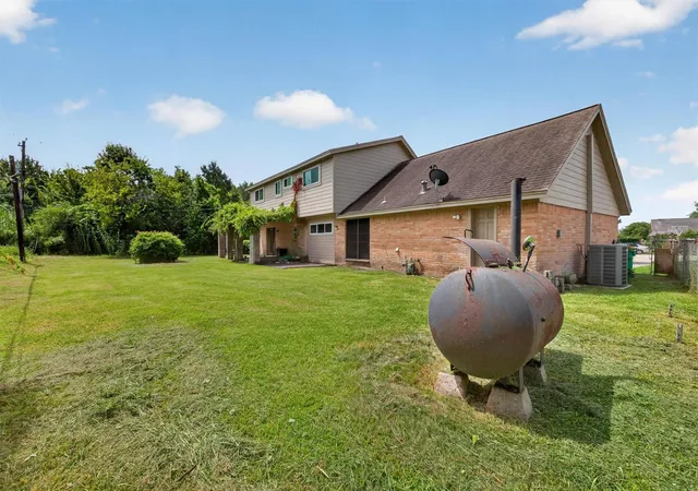 Photo 4 of Single family home for sale at 1406 Cedarbrook Ct, Seabrook, TX 77586 | MLS# 12713348 | Listing updated on 2026-08-24