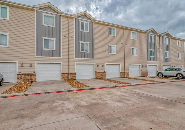 3rd image of 21155 Gosling Rd #15 A-B, Spring, TX 77388 | MLS# 29446924