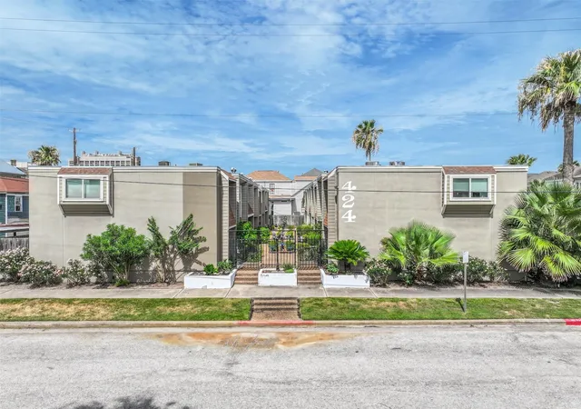 Photo 1 of Condo for sale at 424 15th Street #113, Galveston, TX 77550 | MLS# 7097076 | Listing updated on 2026-06-24